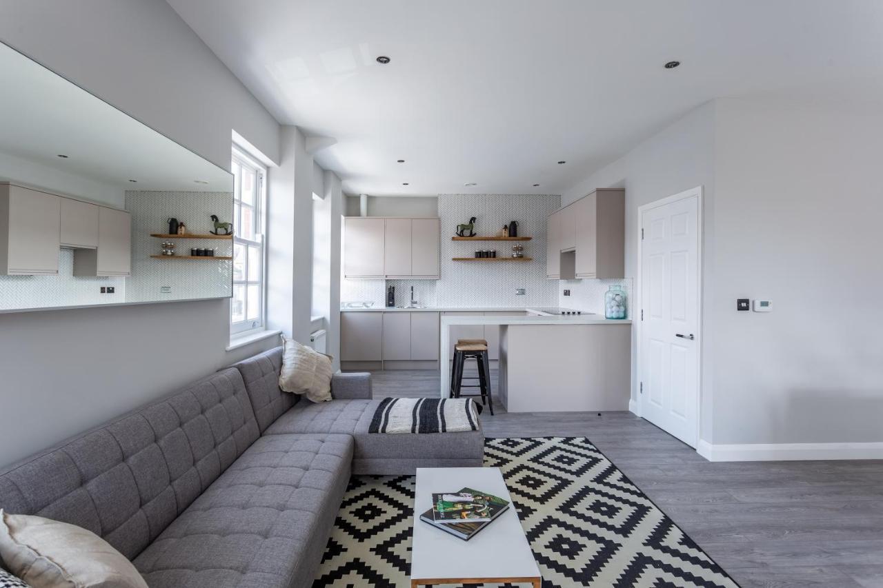 2 Bedroom Apartments With Sofa Bed In Southend Exterior photo