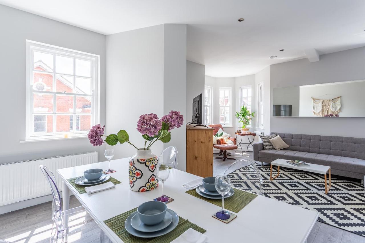 2 Bedroom Apartments With Sofa Bed In Southend Exterior photo