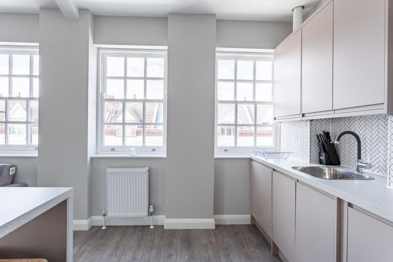 2 Bedroom Apartments With Sofa Bed In Southend Exterior photo